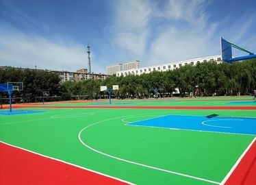 चीन उच्च शक्ति पीपी सुरक्षा मॉड्यूलर स्पोर्ट्स फ़्लोरिंग, पोर्टेबल गैर पर्ची बास्केटबॉल कोर्ट फ़्लोरिंग फैक्टरी