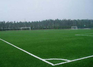 चीन पीई + पीपी सामग्री स्कूल खेल का मैदान 60 मिमी यार्न ऊंचाई के साथ फ़्लोरिंग फैक्टरी